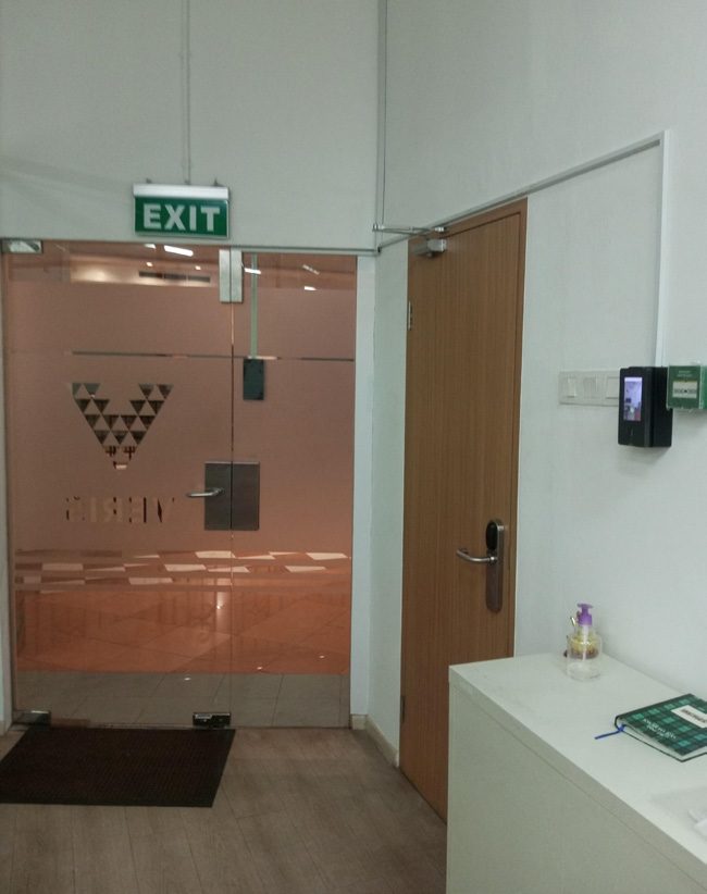 صورة دراسة حالة ZKTeco: التحكم في الدخول لدى شركة PT Veris في إندونيسيا