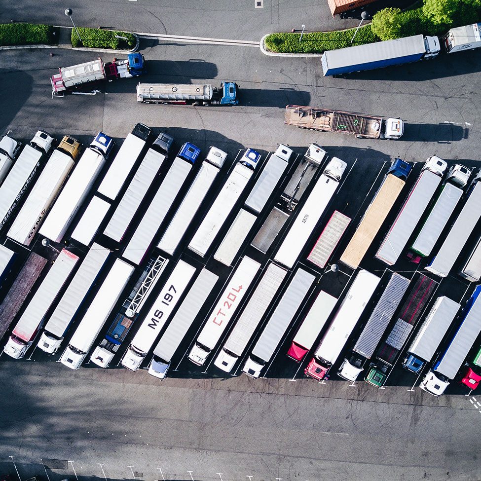 Image de l'étude de cas Hikvision : PKM Logistique (France) : parking poids lourds sécurisé selon la norme TAPA avec plus de 120 produits