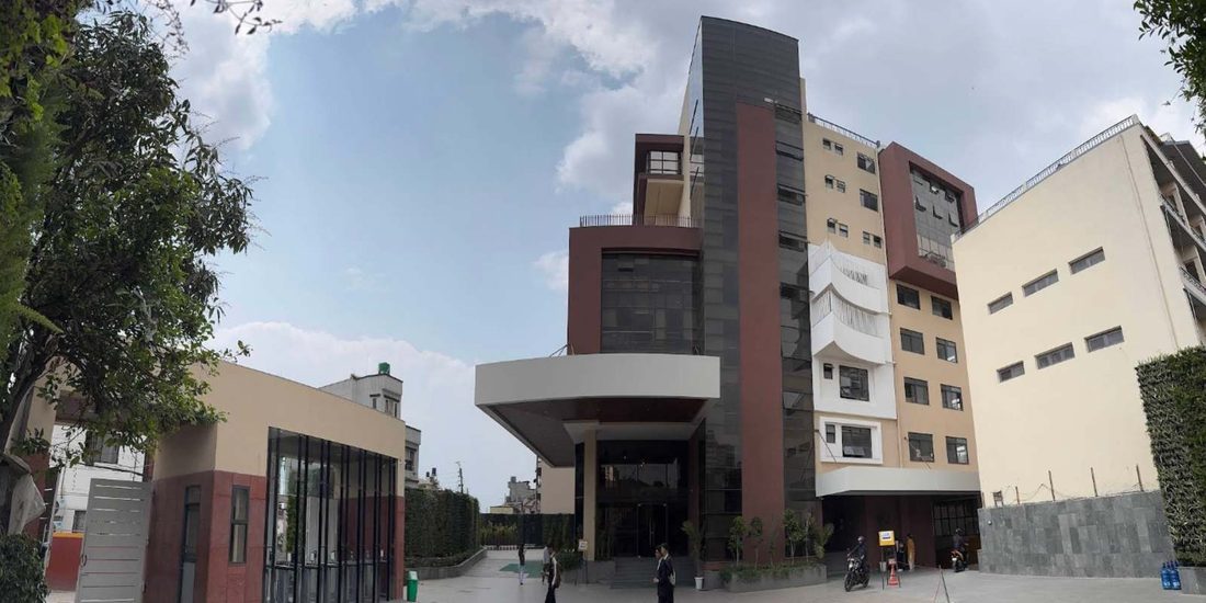 صورة دراسة حالة Hikvision: كلية Trinity International College (نيبال): حرم ذكي بتسجيل حضور آلي وتحكم في الدخول وفيديو