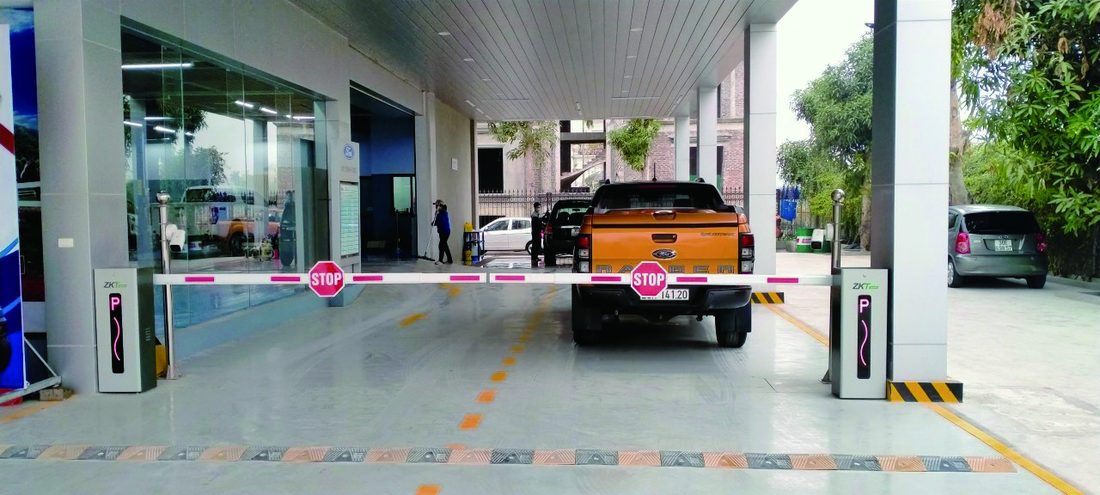 الصورة 4 من دراسة حالة ZKTeco: Ford My Dinh في هانوي: حاجزان آليان لمواقف ورشة الصيانة (CMP200)