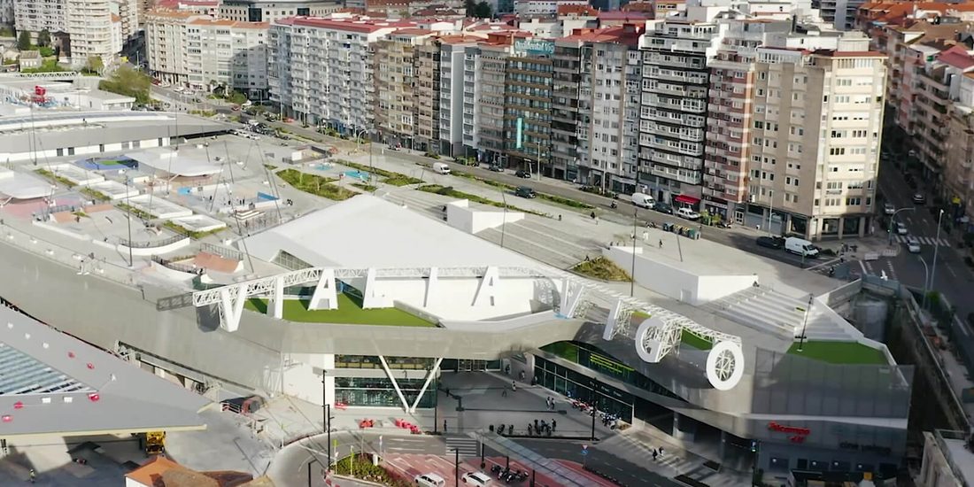 صورة دراسة حالة Hikvision: Vialia Vigo (إسبانيا): أمن بالفيديو وتوجيه المواقف وتحليل حركة الزوار في مركز تجاري