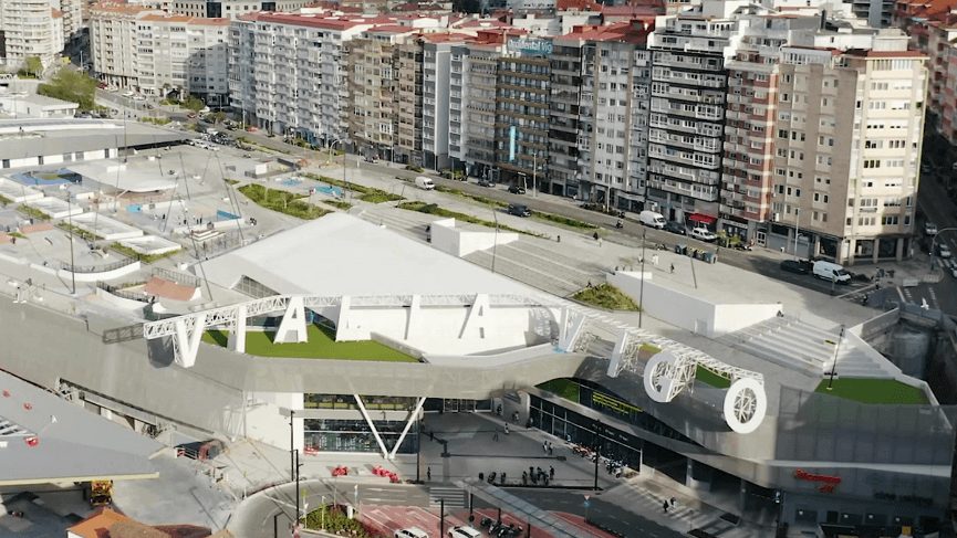الصورة 2 من دراسة حالة Hikvision: Vialia Vigo (إسبانيا): أمن بالفيديو وتوجيه المواقف وتحليل حركة الزوار في مركز تجاري