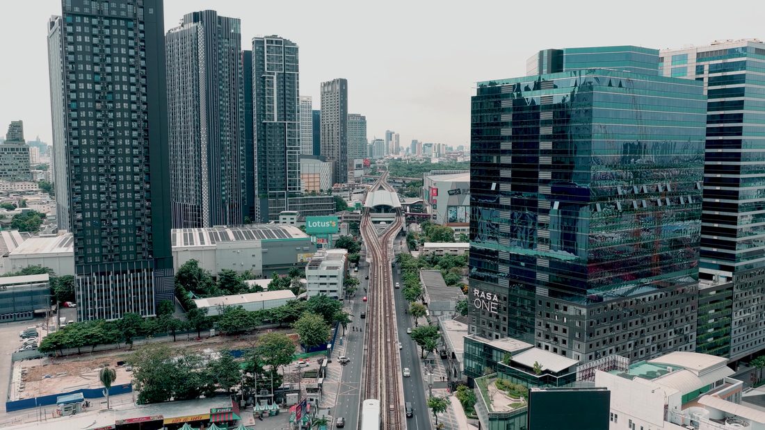 Image 2 de l'étude de cas Hikvision : RASA ONE à Bangkok : complexe de bureaux avec parking, contrôle d'accès et ascenseurs Hikvision