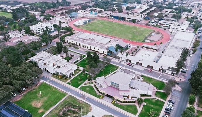 Image de l'étude de cas Hikvision : Université nationale agraire La Molina (Pérou) : campus avec système d'accès, bus et patrouilles Hikvision