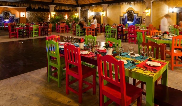 صورة دراسة حالة Grandstream: Edith's Restaurant: شبكة Wi-Fi بعيدة المدى للضيوف والموظفين في مطعم نصف مكشوف بالمكسيك