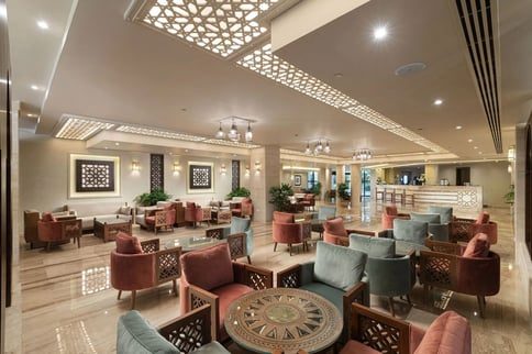 صورة دراسة حالة Grandstream: منتجع Sultan Gardens في شرم الشيخ (مصر): شبكة Wi-Fi 6 ومبدلات بإدارة سحابية لـ 520 غرفة وجناحا