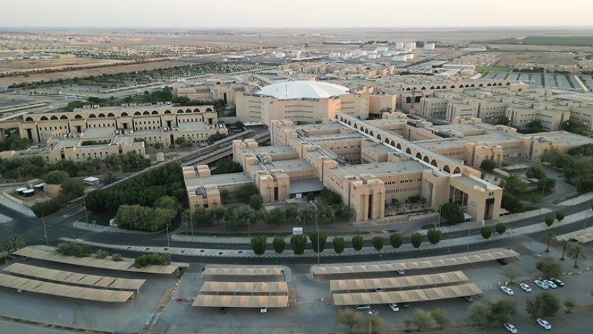 Image de l'étude de cas Hikvision : Université de Qassim (Arabie saoudite) : campus intelligent avec jumeau numérique et plus de 6 000 caméras