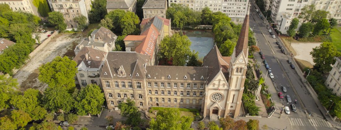 صورة دراسة حالة Teletek: مدرسة Budapest-Fasori Evangélikus في بودابست (هنغاريا): إنذار حريق لاسلكي لمبنى تاريخي