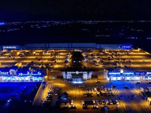 الصورة 2 من دراسة حالة Hikvision: مركز Barka Grand Center التجاري (عمان): تأمين المواقف وإرشاد الزبناء إلى الأماكن الشاغرة وإلى سياراتهم